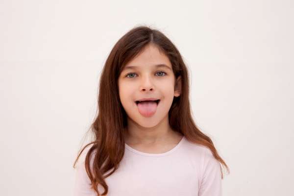 異常が見られない子どもの舌先の痺れにはこんな原因も！診療科は？
